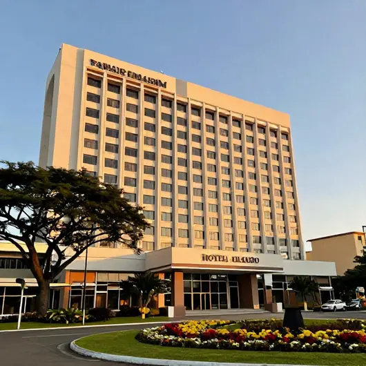 Descubra o Hotel Embaixador