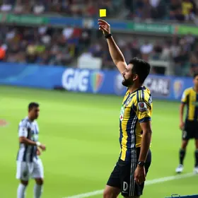 Gabigol e Escobar recebem o terceiro amarelo e desfalcam o Santos contra o Cruzeiro Gabigol e Escobar suspensos